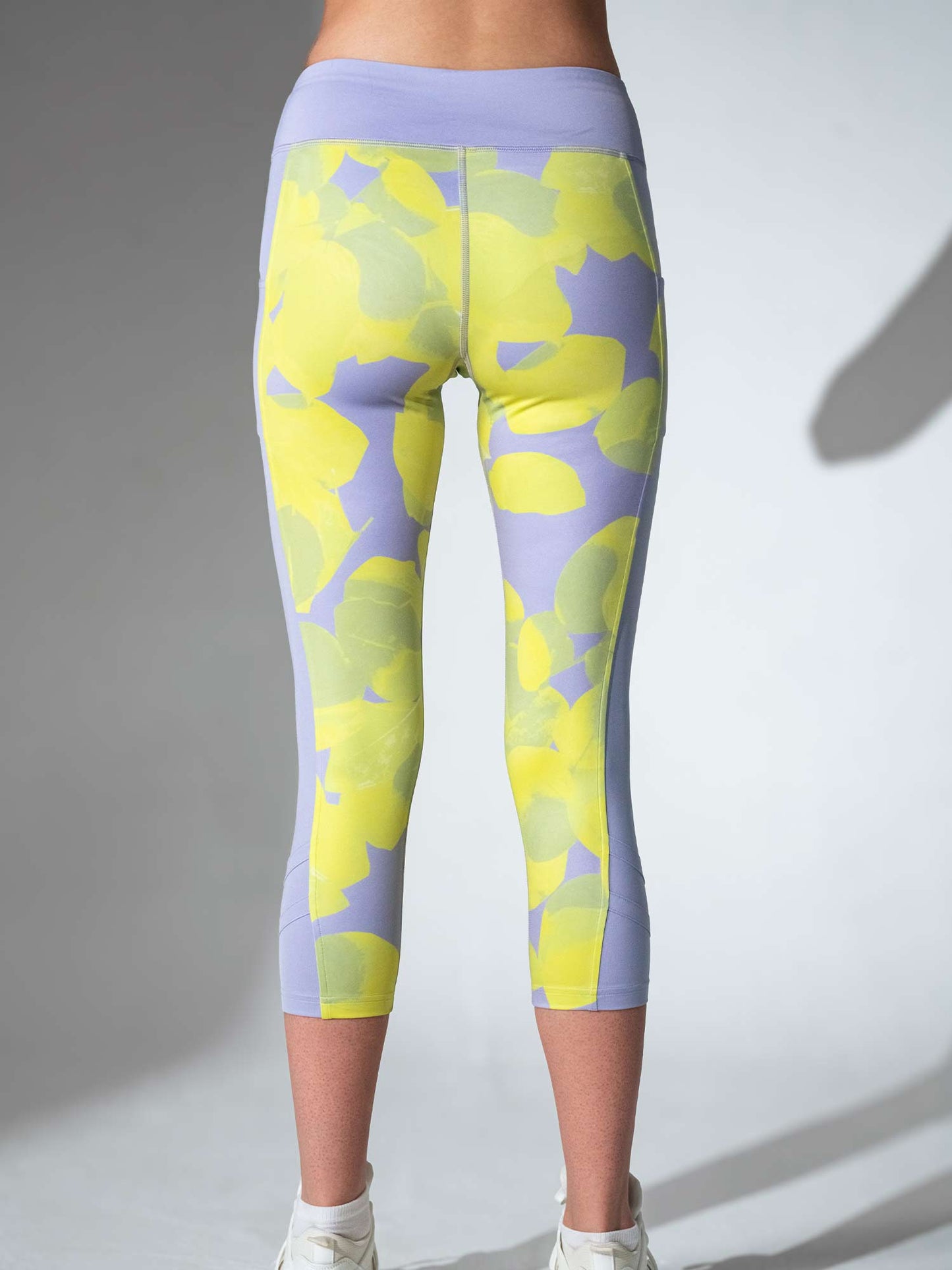 ELLE CAPRI | Performance Compression Leggings with Pockets