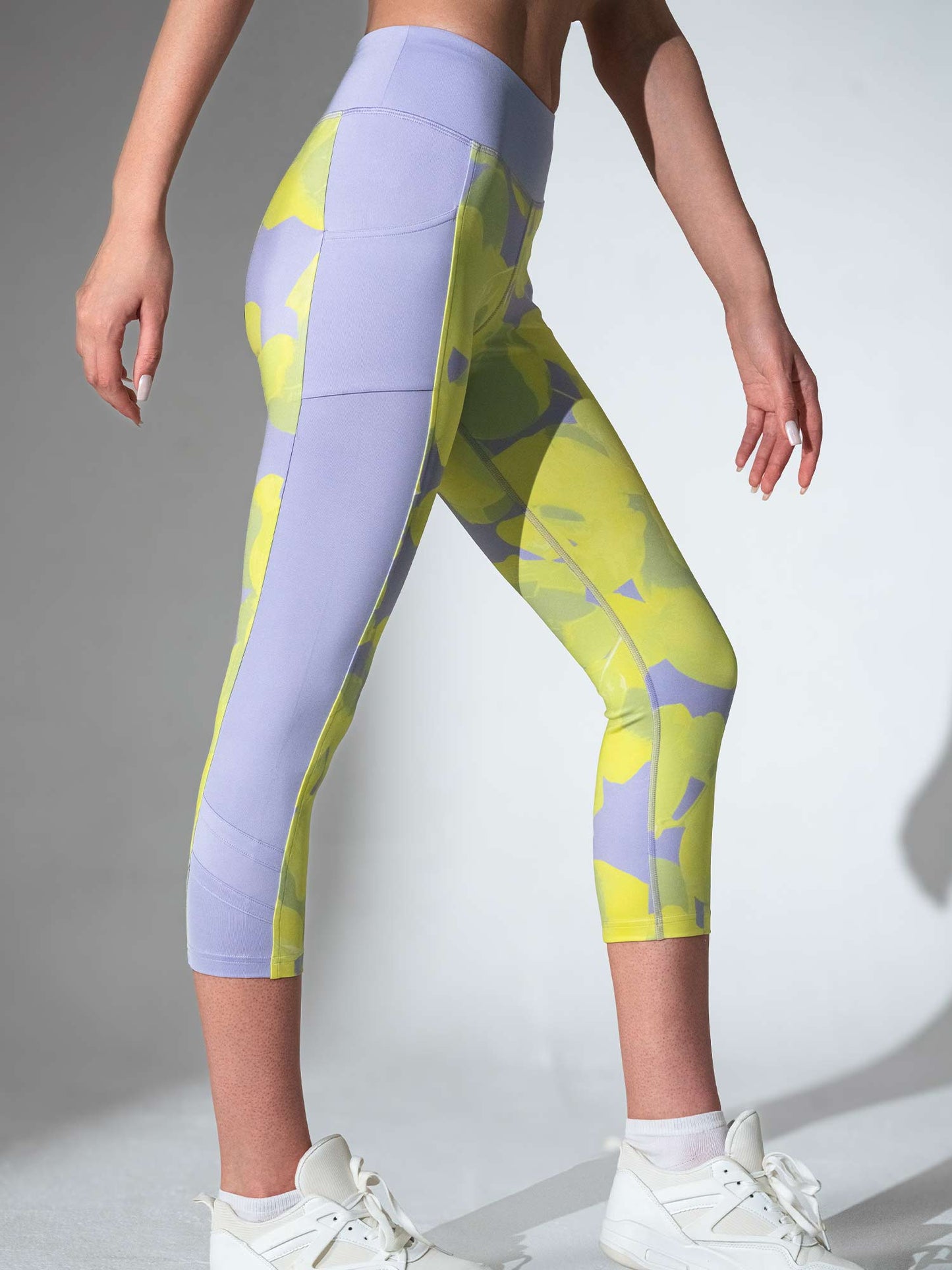 ELLE CAPRI | Performance Compression Leggings with Pockets