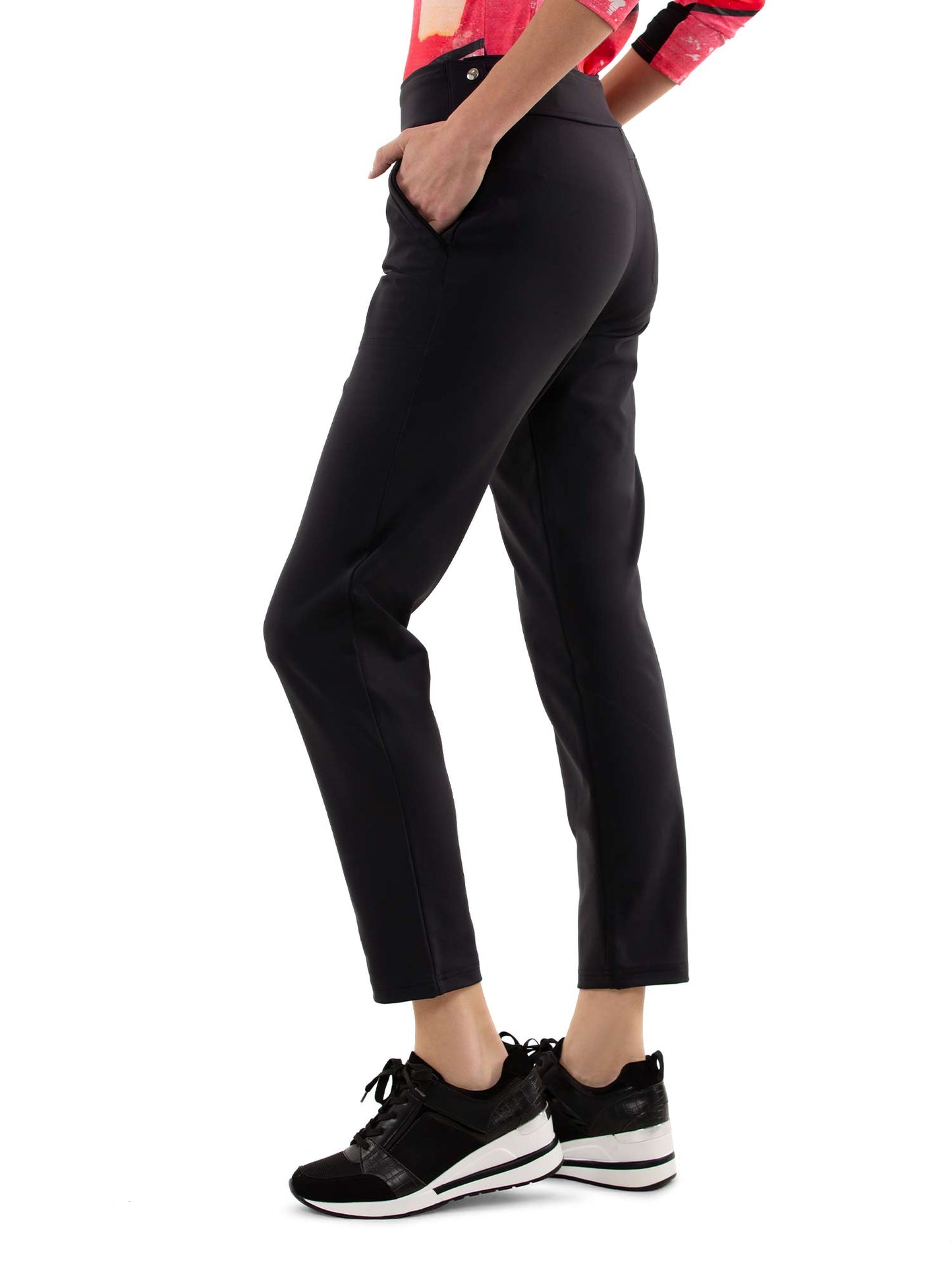 Stylish Women's Golf Pants - Fitted Design with Moisture-Wicking