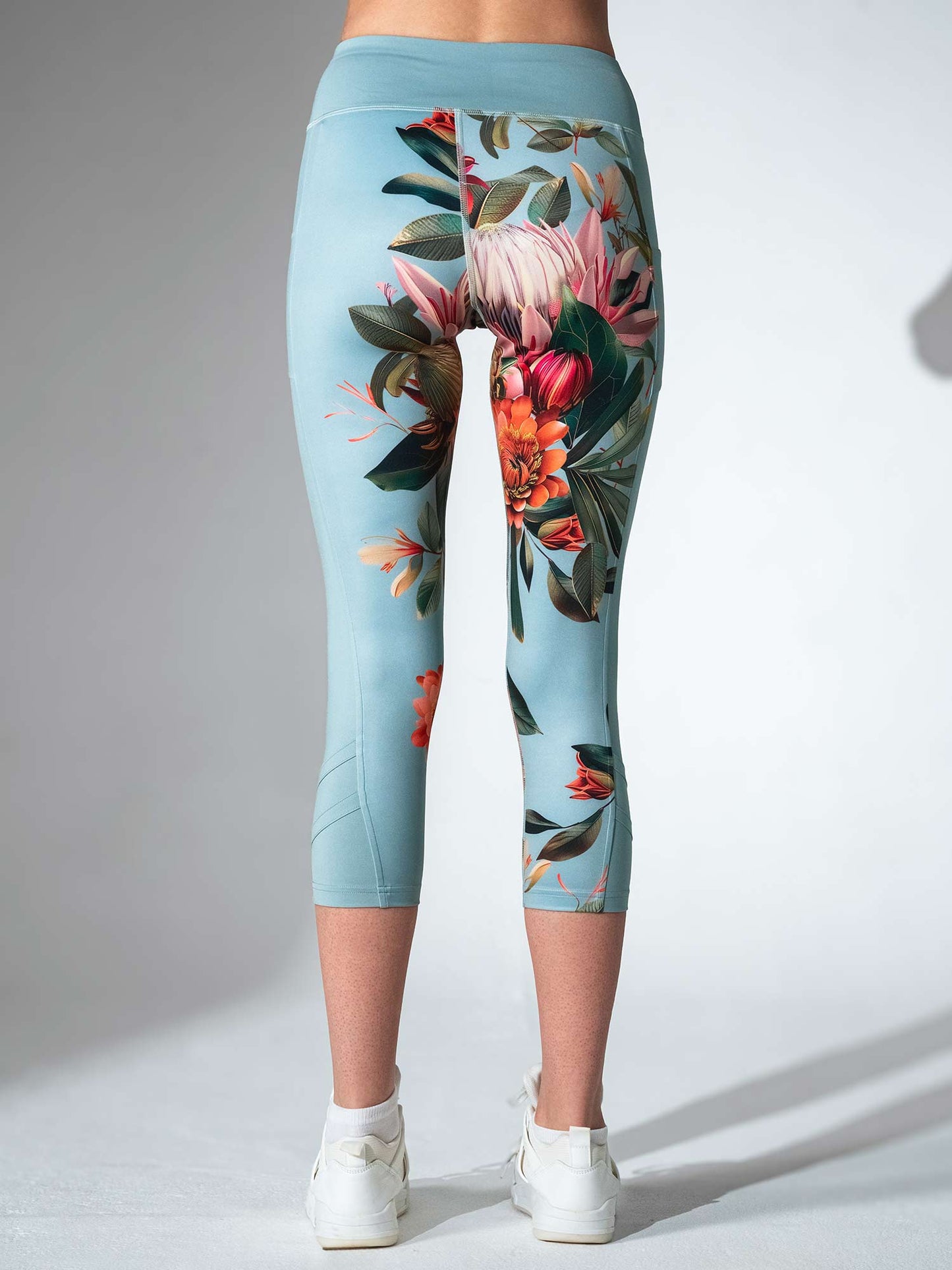 ELLE CAPRI | Performance Compression Leggings with Pockets